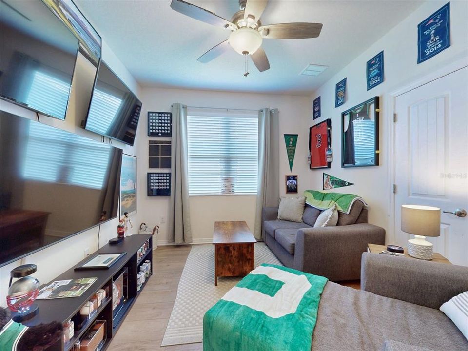 Activo con contrato: $384,900 (3 camas, 2 baños, 1722 Pies cuadrados)