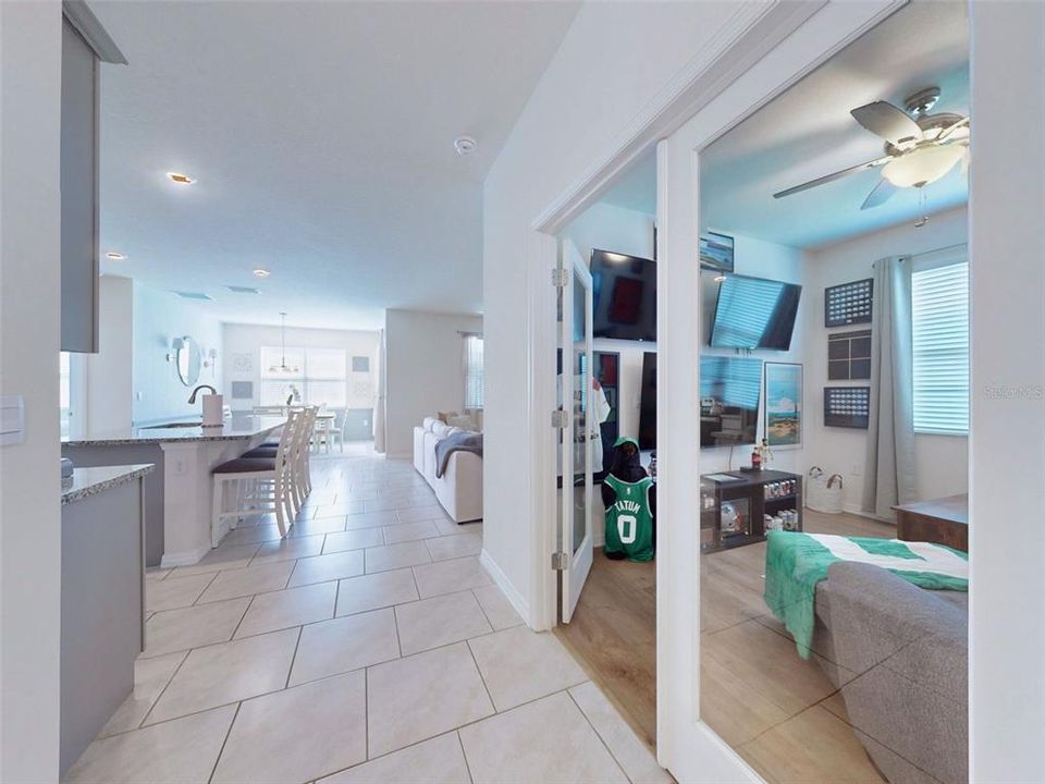 Activo con contrato: $384,900 (3 camas, 2 baños, 1722 Pies cuadrados)