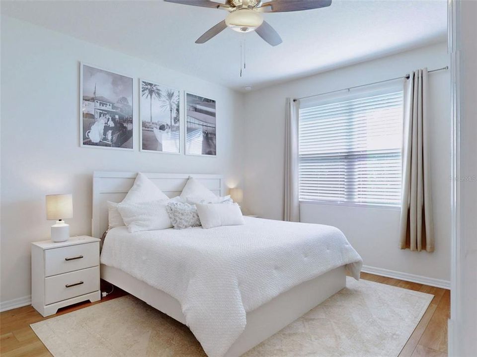 Activo con contrato: $384,900 (3 camas, 2 baños, 1722 Pies cuadrados)
