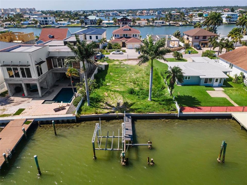 En Venta: $899,000 (0.16 acres)