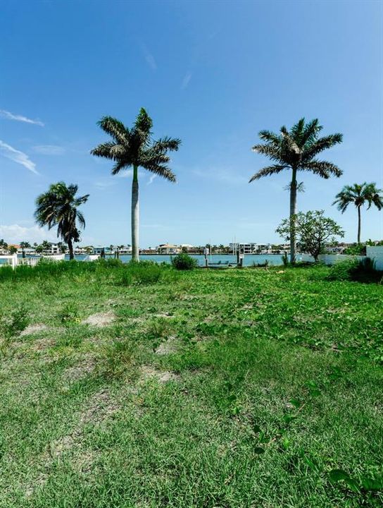 En Venta: $899,000 (0.16 acres)