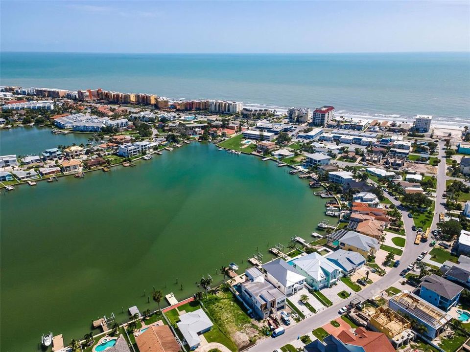 En Venta: $899,000 (0.16 acres)