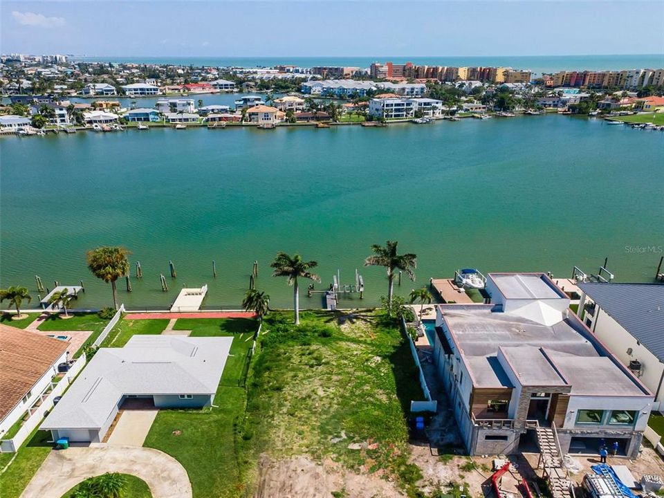 En Venta: $899,000 (0.16 acres)