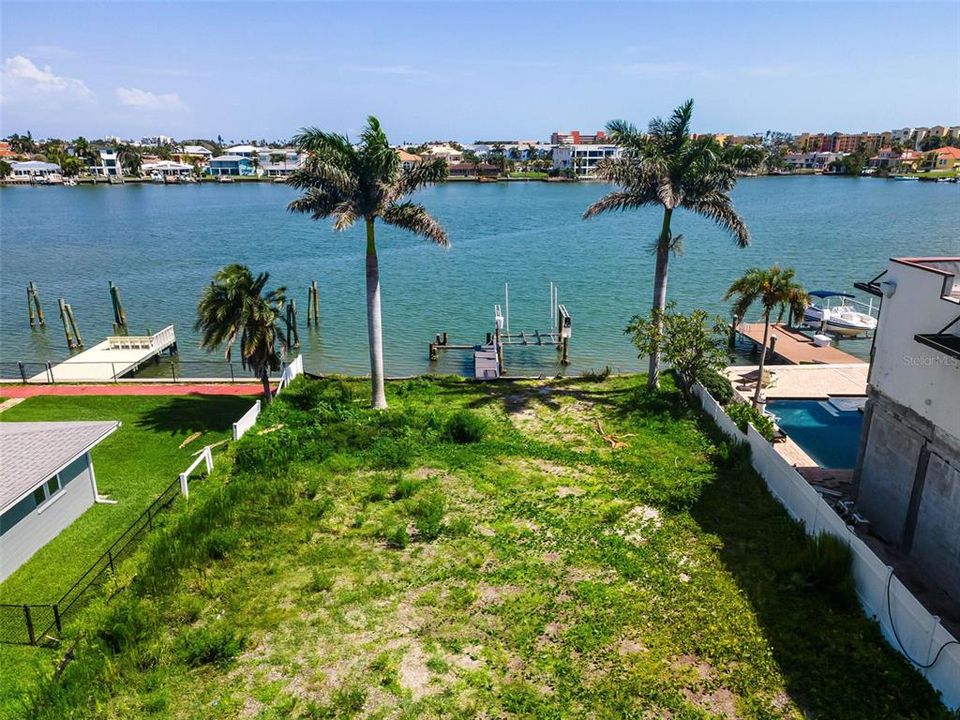 En Venta: $899,000 (0.16 acres)