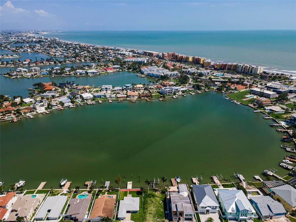 En Venta: $899,000 (0.16 acres)
