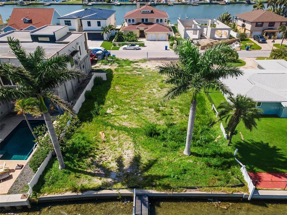 En Venta: $899,000 (0.16 acres)
