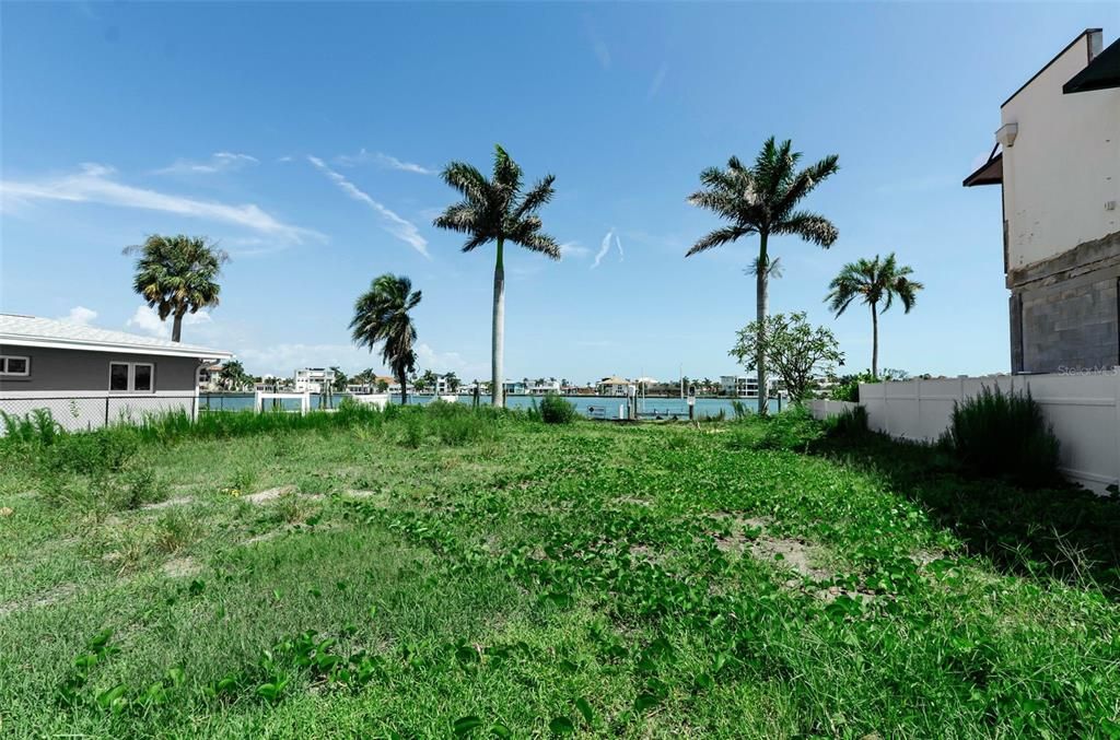 En Venta: $899,000 (0.16 acres)