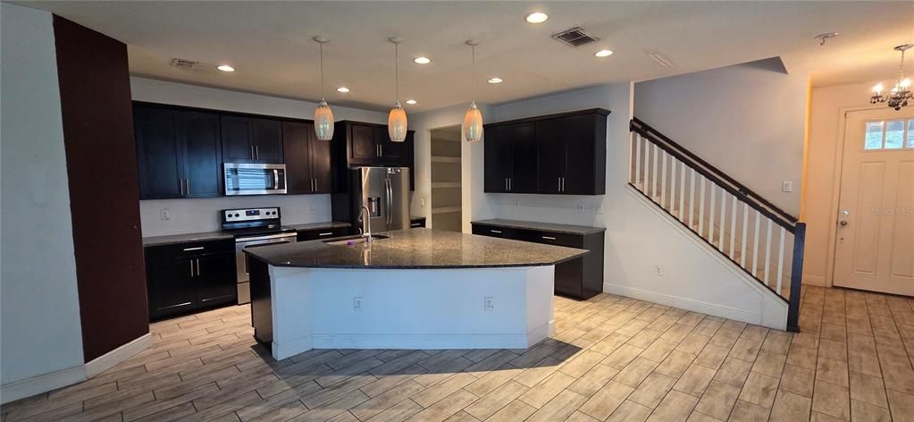 En Venta: $307,500 (4 camas, 3 baños, 2618 Pies cuadrados)