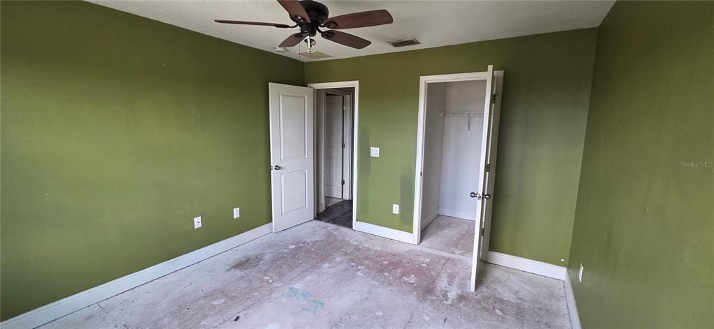 En Venta: $307,500 (4 camas, 3 baños, 2618 Pies cuadrados)
