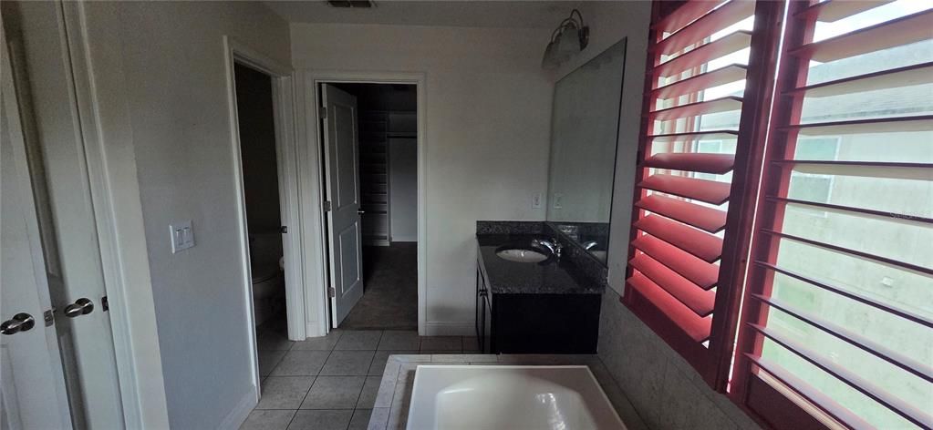 En Venta: $307,500 (4 camas, 3 baños, 2618 Pies cuadrados)