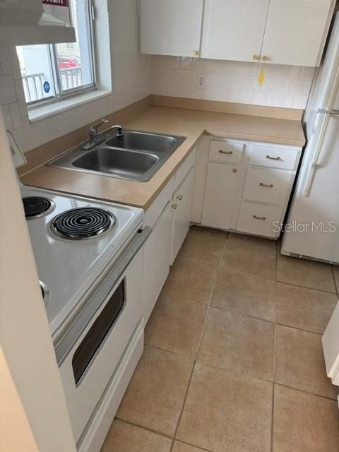 На продажу: $73,900 (2 спален, 1 ванн, 733 Квадратных фут)