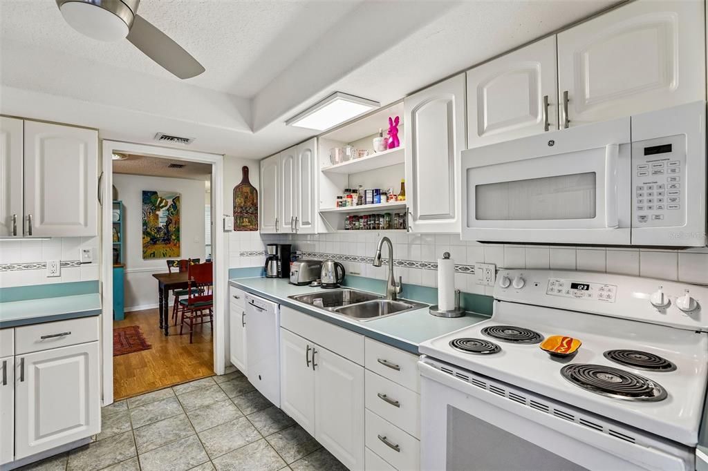 For Sale: $329,000 (3 beds, 2 baths, 1817 Square Feet)