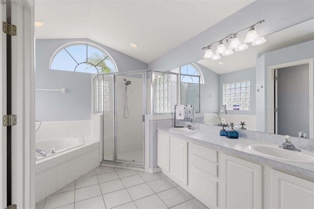For Sale: $515,000 (3 beds, 2 baths, 2044 Square Feet)