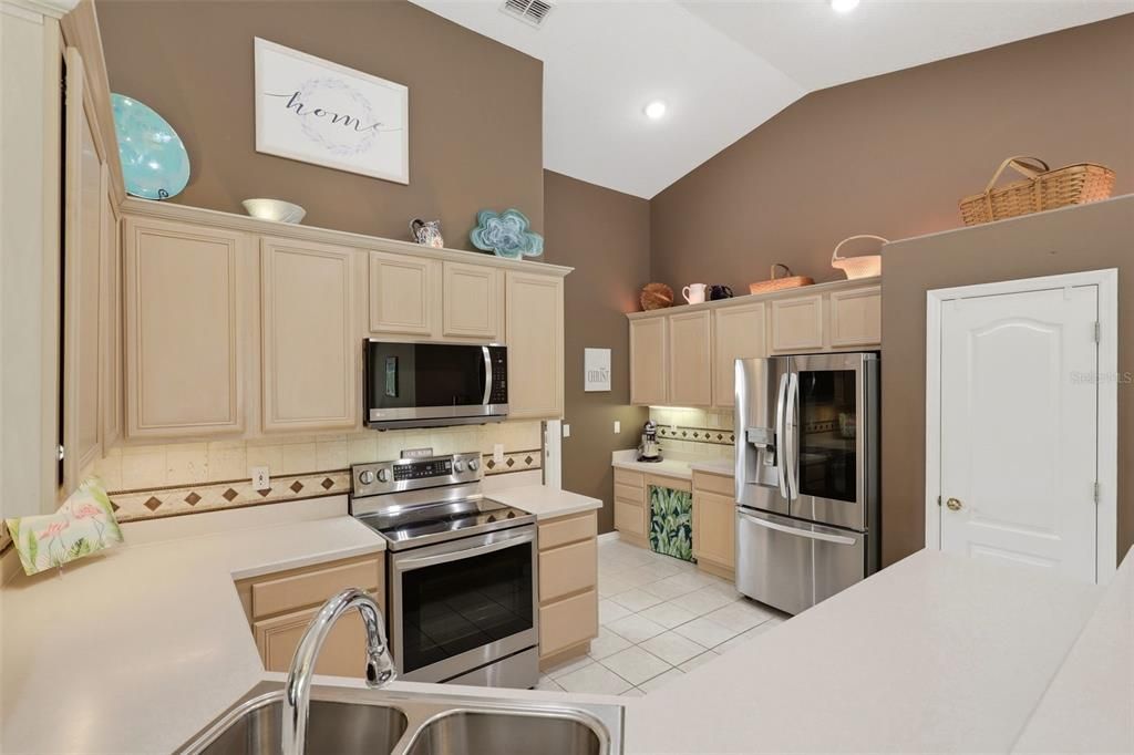 For Sale: $515,000 (3 beds, 2 baths, 2044 Square Feet)