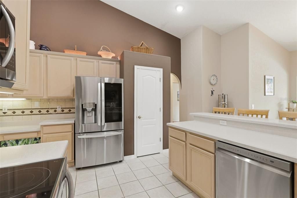 For Sale: $515,000 (3 beds, 2 baths, 2044 Square Feet)