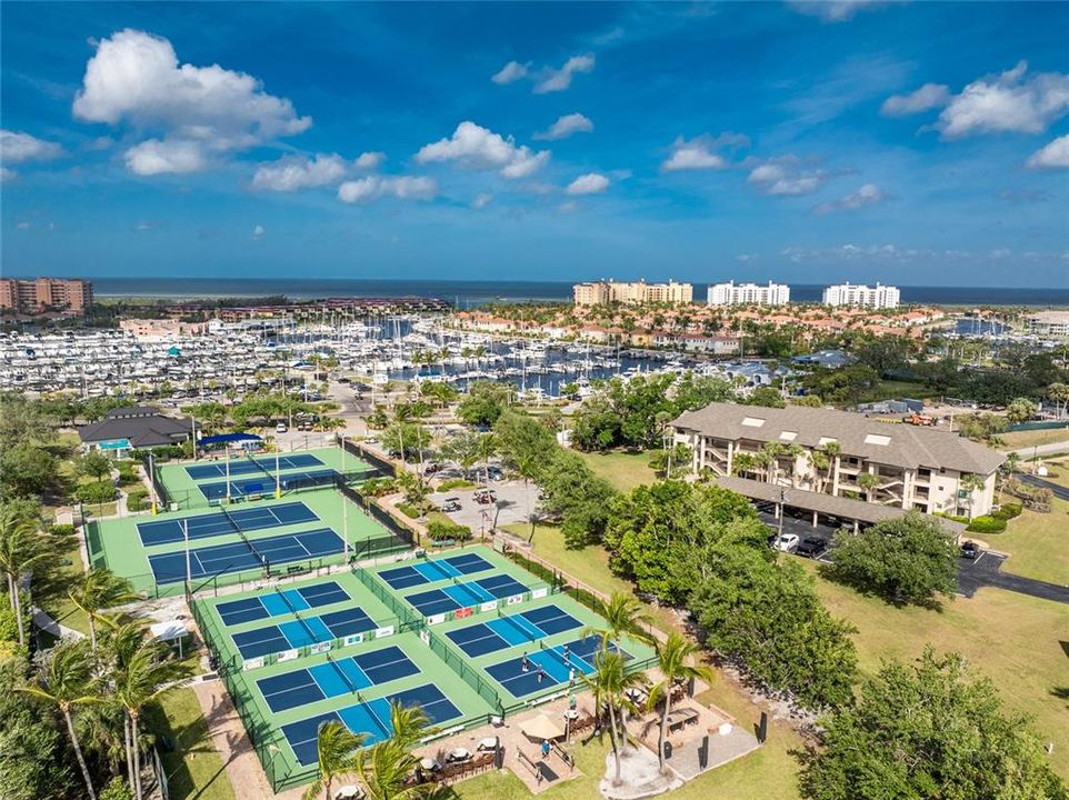 В аренду: $4,600 (2 спален, 2 ванн, 1365 Квадратных фут)