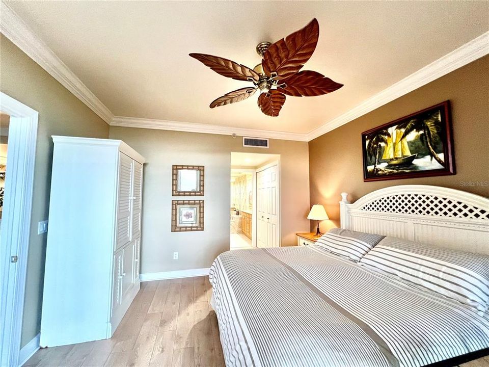 В аренду: $4,600 (2 спален, 2 ванн, 1365 Квадратных фут)