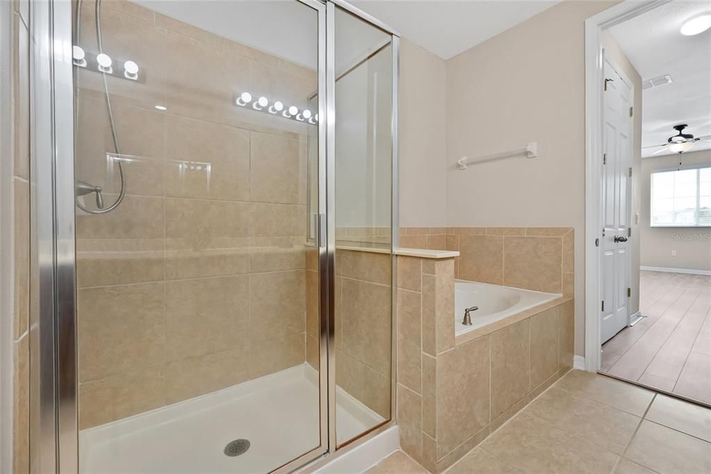 На продажу: $374,900 (3 спален, 2 ванн, 1652 Квадратных фут)