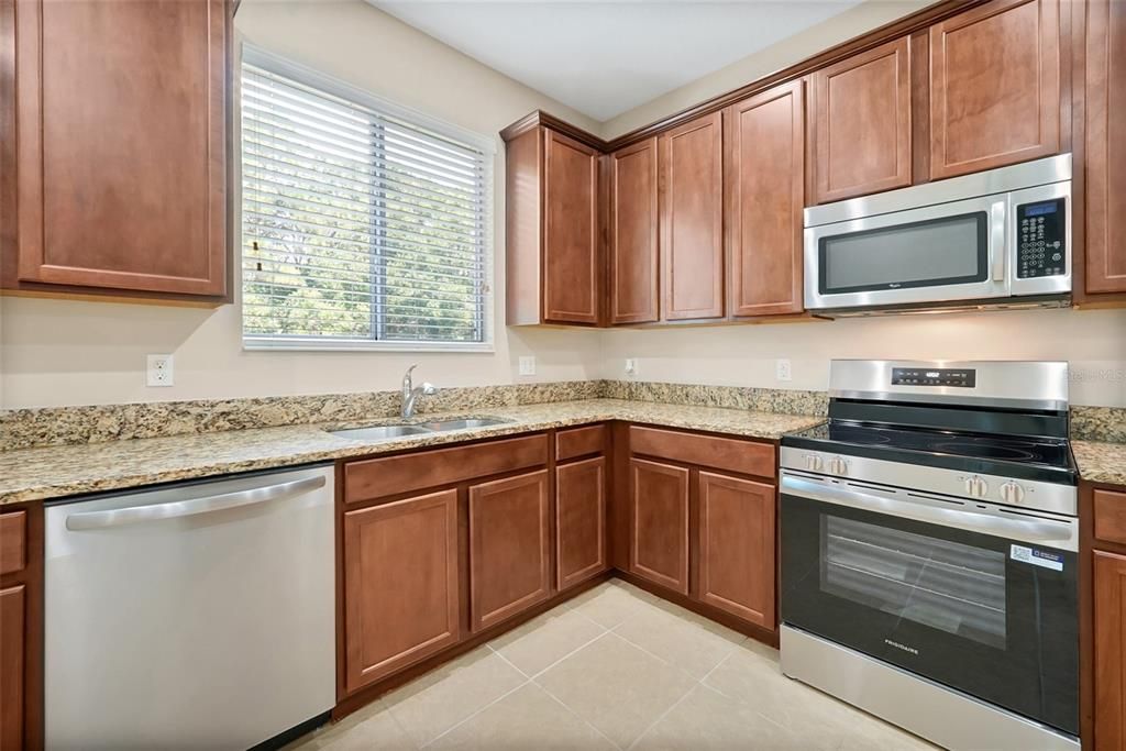 На продажу: $374,900 (3 спален, 2 ванн, 1652 Квадратных фут)
