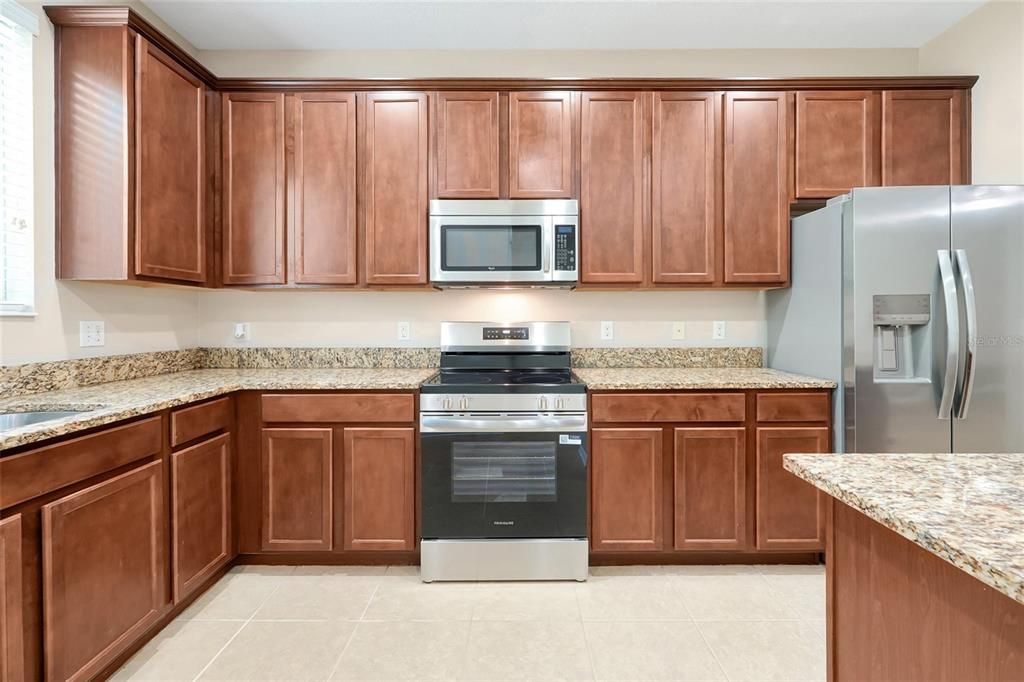 На продажу: $374,900 (3 спален, 2 ванн, 1652 Квадратных фут)