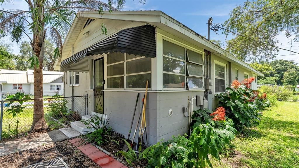 На продажу: $270,000 (2 спален, 2 ванн, 1104 Квадратных фут)