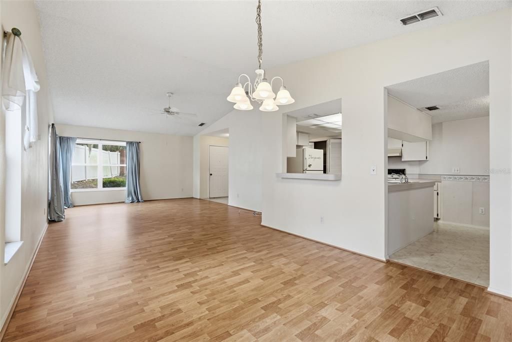 En Venta: $124,900 (2 camas, 2 baños, 1318 Pies cuadrados)