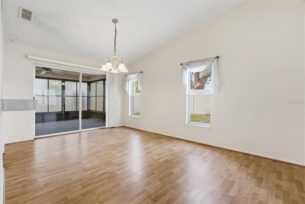En Venta: $124,900 (2 camas, 2 baños, 1318 Pies cuadrados)
