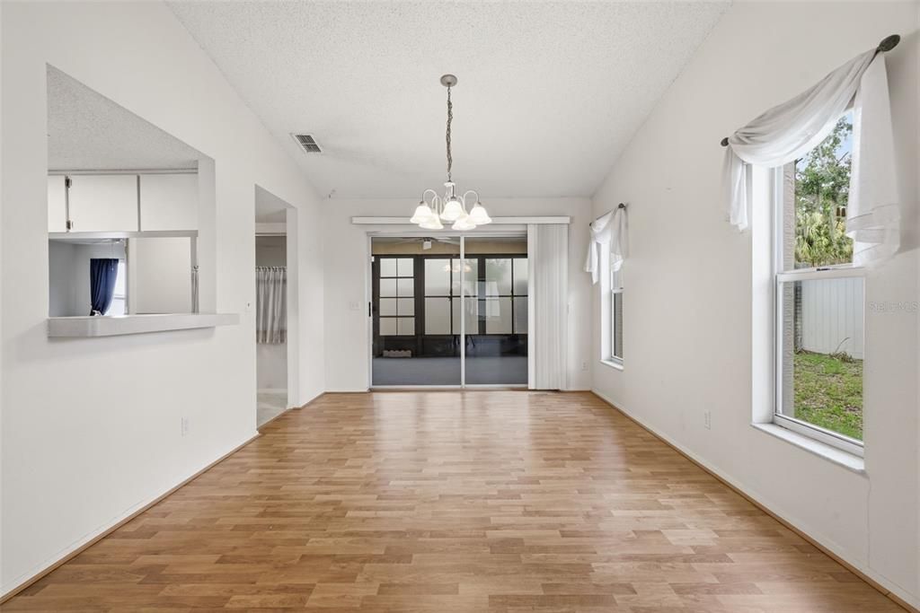En Venta: $124,900 (2 camas, 2 baños, 1318 Pies cuadrados)