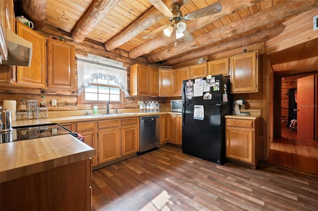 На продажу: $349,900 (3 спален, 1 ванн, 1695 Квадратных фут)