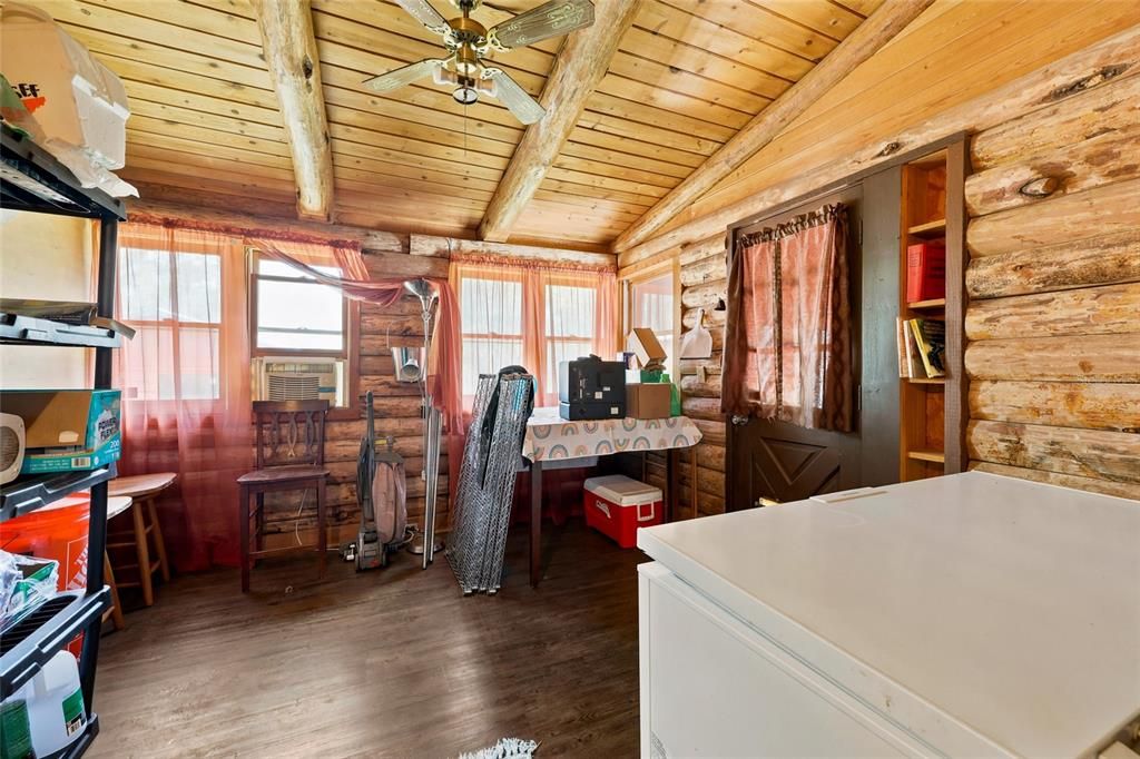 На продажу: $349,900 (3 спален, 1 ванн, 1695 Квадратных фут)