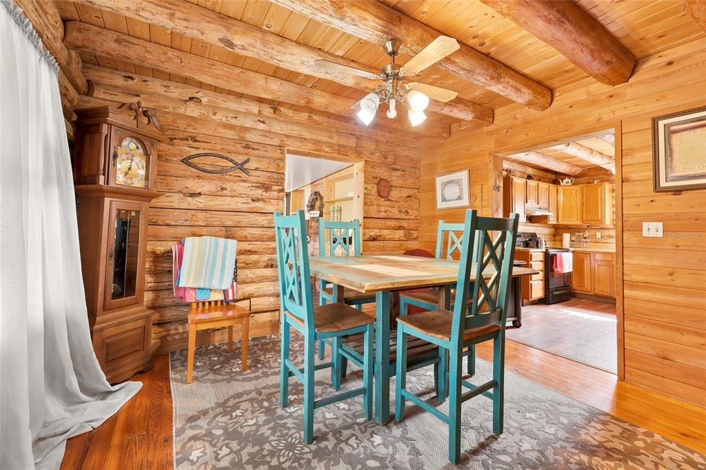 На продажу: $349,900 (3 спален, 1 ванн, 1695 Квадратных фут)