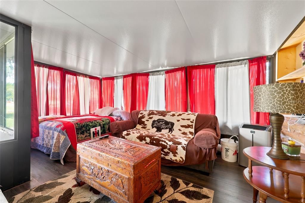 На продажу: $349,900 (3 спален, 1 ванн, 1695 Квадратных фут)