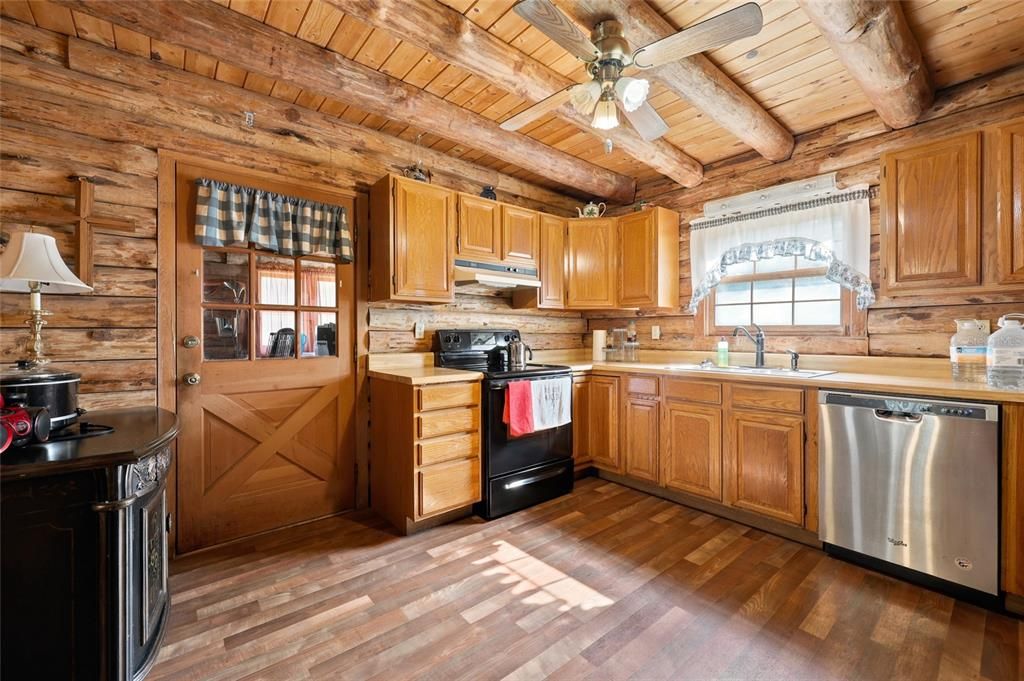 На продажу: $349,900 (3 спален, 1 ванн, 1695 Квадратных фут)