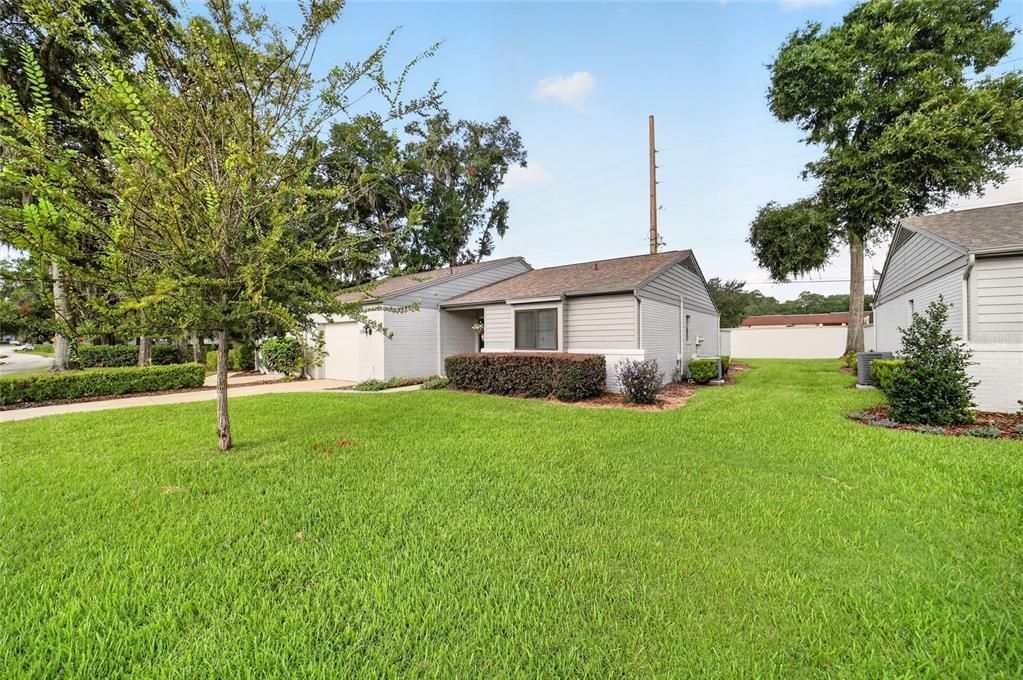 For Sale: $225,000 (2 beds, 2 baths, 1278 Square Feet)