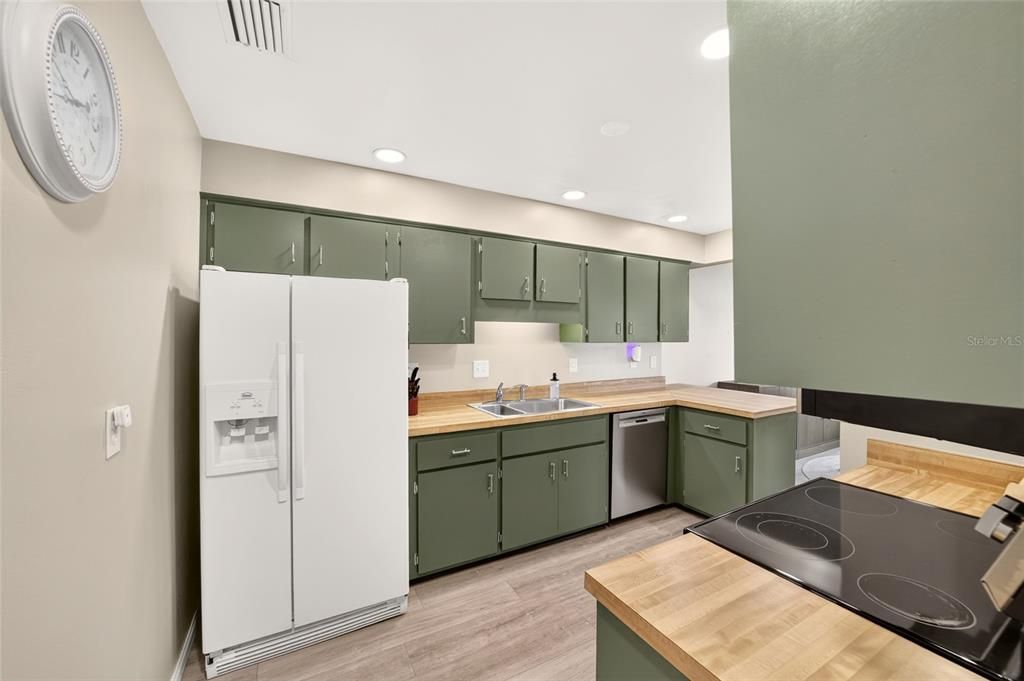 For Sale: $225,000 (2 beds, 2 baths, 1278 Square Feet)