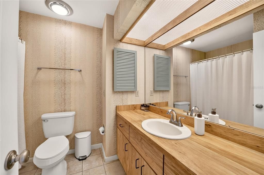 For Sale: $225,000 (2 beds, 2 baths, 1278 Square Feet)