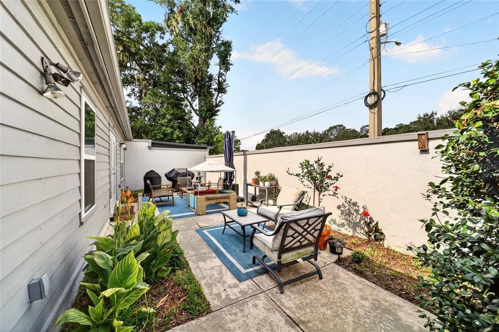 For Sale: $225,000 (2 beds, 2 baths, 1278 Square Feet)