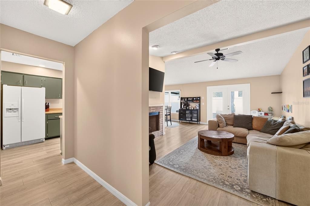 For Sale: $225,000 (2 beds, 2 baths, 1278 Square Feet)