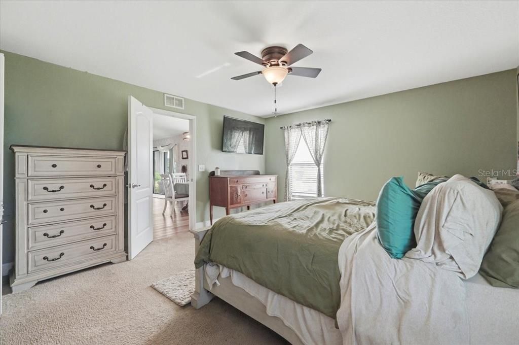 For Sale: $339,995 (3 beds, 2 baths, 1834 Square Feet)