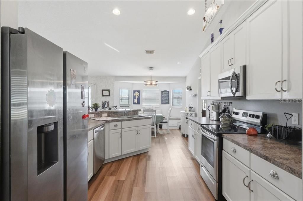 For Sale: $339,995 (3 beds, 2 baths, 1834 Square Feet)