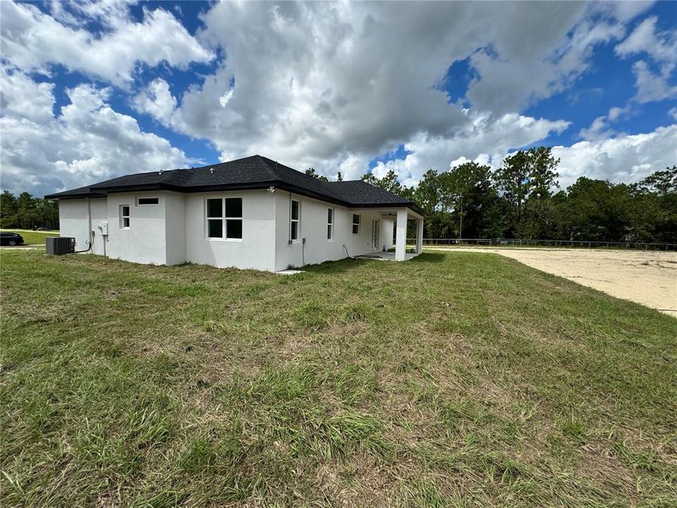 出租: $2,200 (3 贝兹, 2 浴室, 2200 平方英尺)