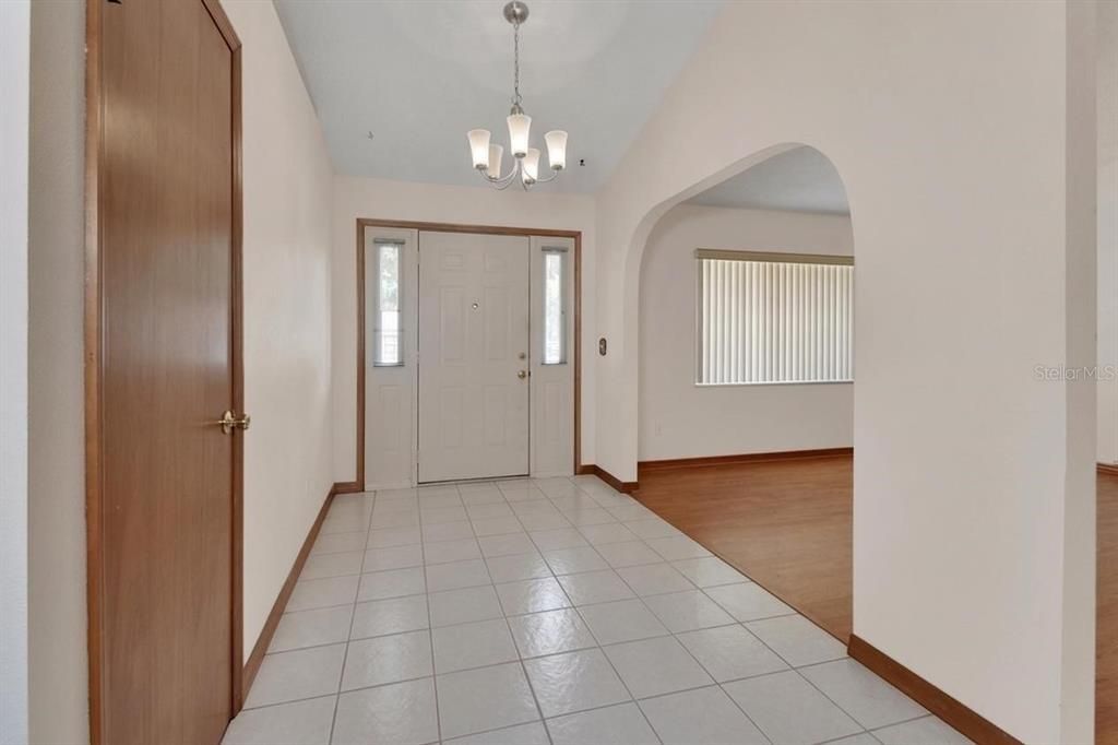 На продажу: $330,000 (3 спален, 2 ванн, 1818 Квадратных фут)