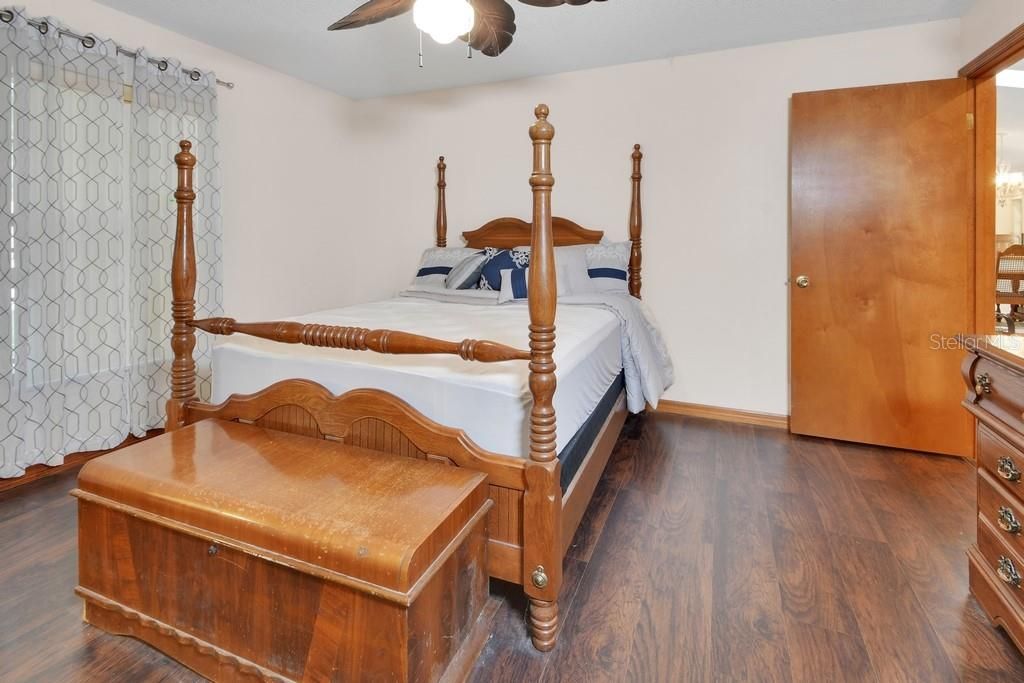 На продажу: $330,000 (3 спален, 2 ванн, 1818 Квадратных фут)