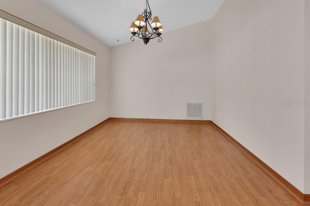 На продажу: $330,000 (3 спален, 2 ванн, 1818 Квадратных фут)