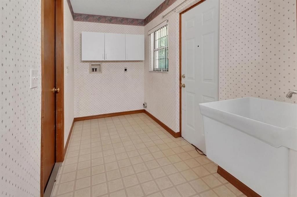На продажу: $330,000 (3 спален, 2 ванн, 1818 Квадратных фут)