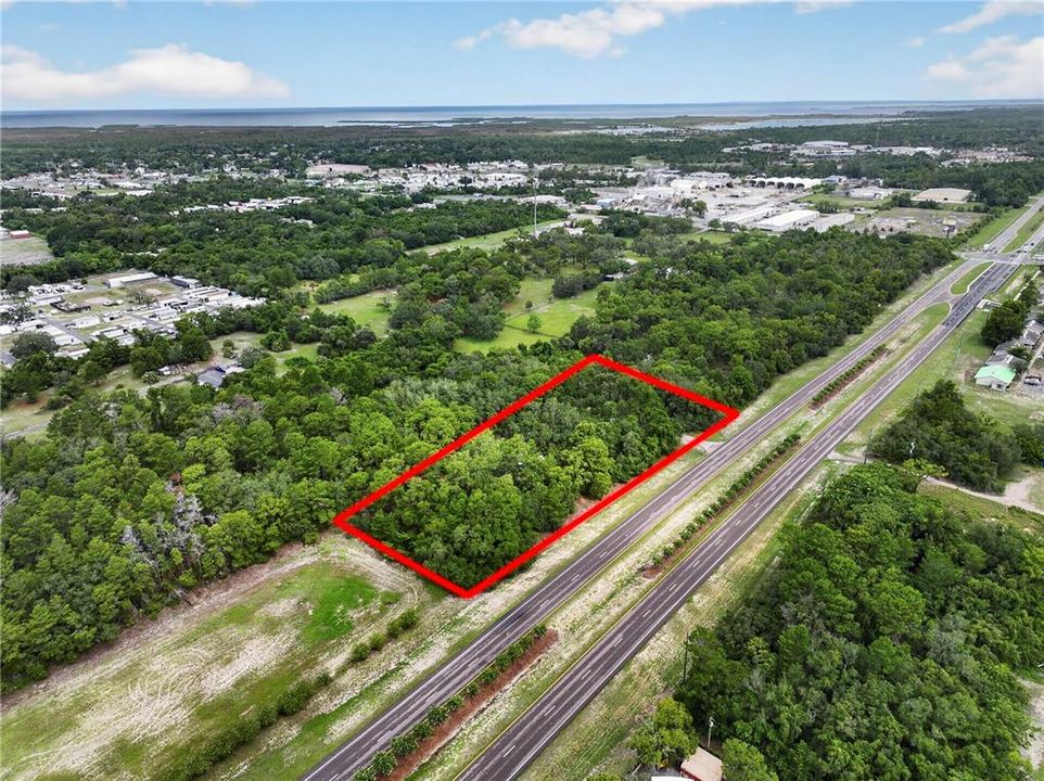 待售: $329,000 (1.57 acres)