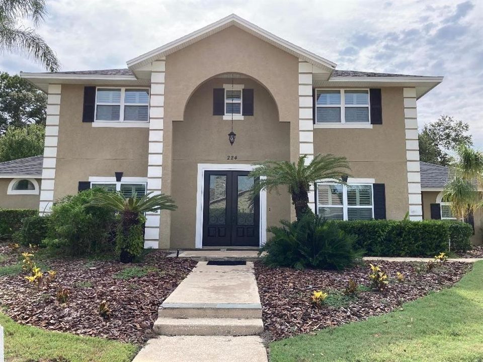 For Sale: $850,000 (6 beds, 4 baths, 4251 Square Feet)
