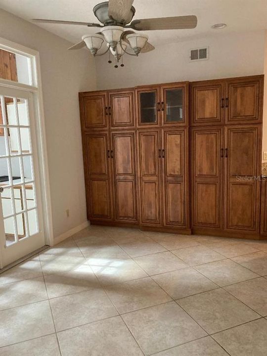 For Sale: $850,000 (6 beds, 4 baths, 4251 Square Feet)