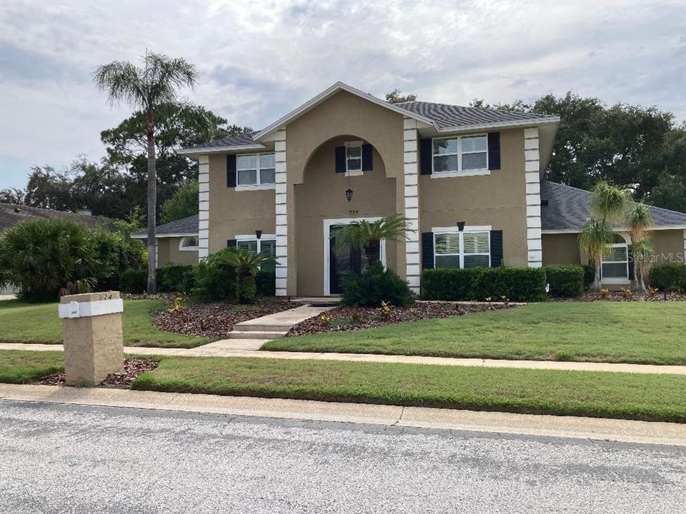 For Sale: $850,000 (6 beds, 4 baths, 4251 Square Feet)