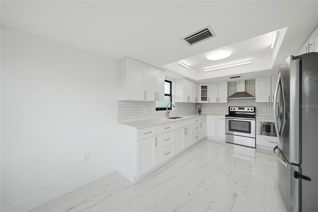 На продажу: $385,000 (3 спален, 2 ванн, 1761 Квадратных фут)